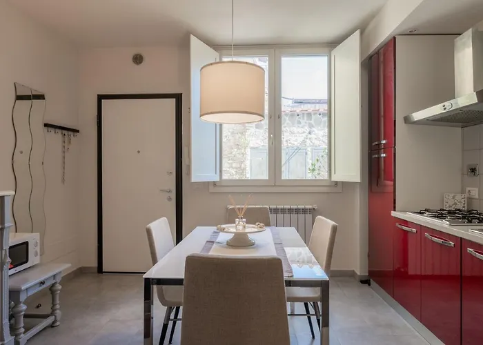 Guesthost - La Corte Del Re - Piazza Della Liberta Apartment
